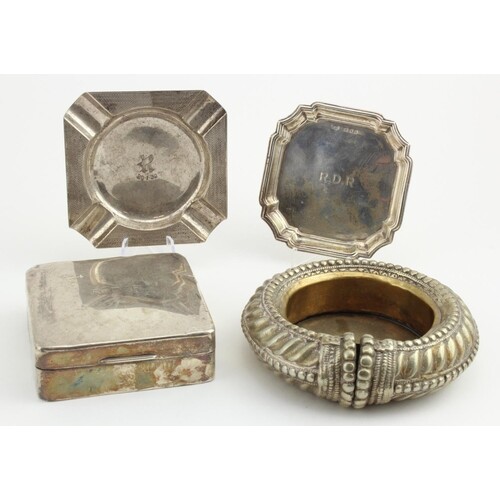 Mixed silver / white metal to include ashtrays & cigarette b...