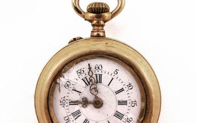 NECKWATCH in 18K yellow gold, white enamelled back, Roman and Arabic numerals. Chiselled obverse with floral decoration and initials PM (broken glass.). French work. Diameter : 3 cm. Gross weight : 25.09 gr. A gold pocket watch.