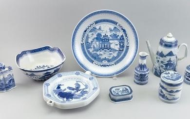 NINE PIECES OF BLUE AND WHITE PORCELAIN 20th Century