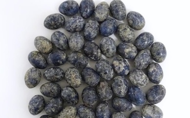 Natural History / Geology Interest: A quantity of polished hardstone specimen eggs, possibly lapis
