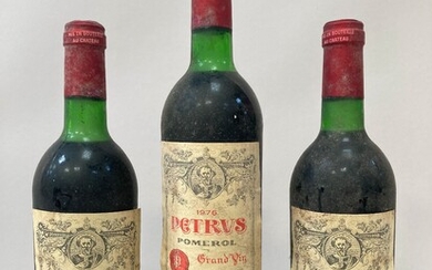 PETRUS 1976 - POMEROL. 3 bouteilles. (Etiquettes tachées, légèrement décollées, dont une abimée. Une limite...
