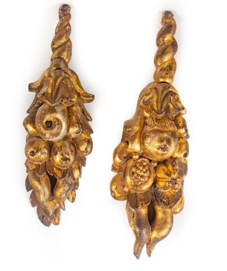 Pair of carved woods with golden patina, pomegranates, pears and grapes.