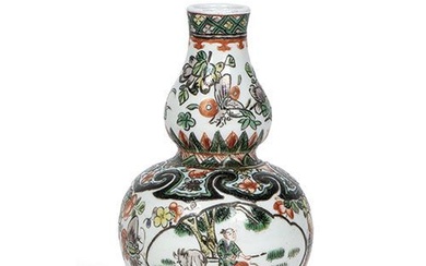 Petit vase en porcelaine émaillée "Famille verte", Chine, 19e-20e siècle. Décoration florale. Hauteur : 14,5...