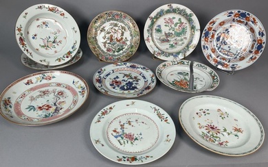 Plat creux et neuf assiettes en porcelaine famille rose, famille verte, Imari chinois et Canton...