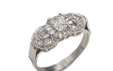 Platinum diamond-ring, Platinum tested , 1 old cut-diamond...
