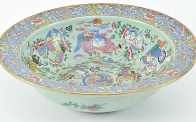 Porcelain basin. China. 19th century. Export ware.