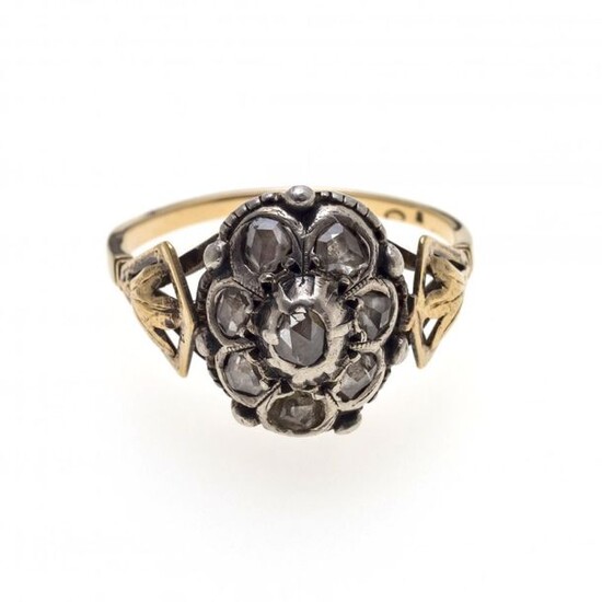 Ring. 19th century GG / WG. Rail at shoulder opens into triangular leaves, rosette ring head with eight old cut diamonds. Marked. Ring width 56.