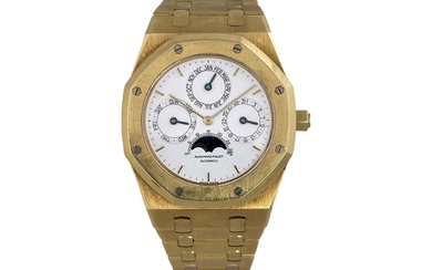 Royal Oak Quantième Perpétuel Automatique A popular, very rare and heavy 18 K gold wristwatch...