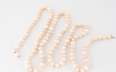 Sautoir en perles de culture blanc-rosé,... - Lot 132 - Drouot Estimations