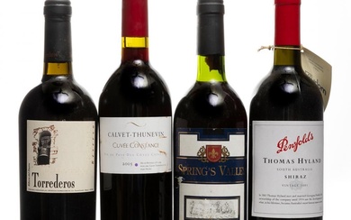Sélection de quatre bouteilles de vin : - 1 bouteille de Torrederos Reserva 2001. Ribera...