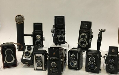 Set of 10 REFLEX cameras with two lenses