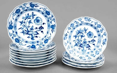 Twelve plates, Meissen, form new cutout, decor onion pattern in underglaze blue, Knauff swords