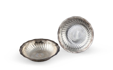 Two Regency-style silver and silver-plated small cups, Puiforcat, 20th century | Deux coupelles en argent et métal argenté de style Régence, Puiforcat, XXe siècle