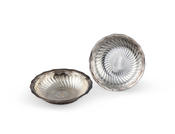 Two Regency-style silver and silver-plated small cups, Puiforcat, 20th century | Deux coupelles en argent et métal argenté de style Régence, Puiforcat, XXe siècle
