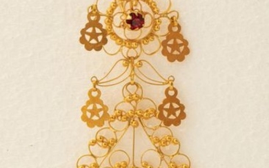 Two earrings in 18k yellow gold filigree with...