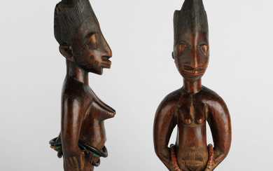 Two female Yoruba ibeji figures. Nigeria. Early 20th century.