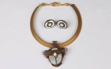 VINTAGE GOLD-TONE NECKLACE WITH REVERSIBLE MOTHER-OF-PEARL AND DRAGONFLY PENDANT, VERSO...