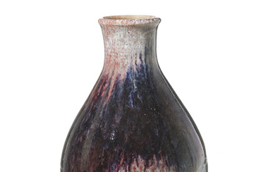 Vase en céramique à glaçure rouge et violette dans le goût chinois, par Arnold Zahner, Rheinfelden, XXe. h. 15,5 cm