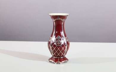 Vase en porcelaine, rouge avec décor argenté appliqué, marque de fond, Reusch Silberporzellan, vers 1950,...