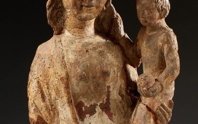 Vierge à l'Enfant en noyer sculpté avec restes de polychromie. Debout, elle porte l'Enfant sur...
