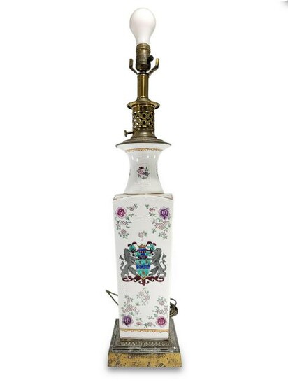 Vintage Chinese porcelain table lamp