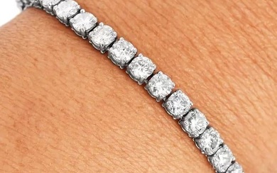 Vintage Classic 8.75 Carat Diamond Platinum Tennis Line Bracelet
