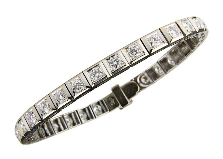White gold-brilliant tennis bracelet, Germany c. 1990, 585 white gold rodiniert, bracelet with 32 square links with 32 brilliant-cut diamonds, total approx. 4,320 ct, colour Fine white - white, G-H / Top Wesselton - Wesselton, clarity if - vsi, length...