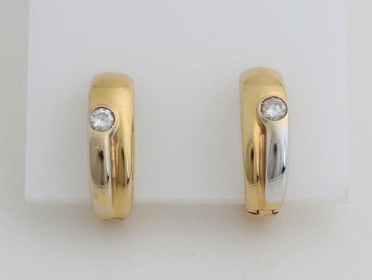Yellow gold claps, 750/000, with diamonds.&#160 Oval