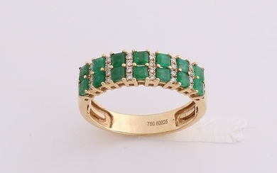 Yellow gold ring, 750/000, with emerald, and diamond. A