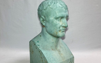 d'après un modèle de Antoine Denis CHAUDET (1763-1810) Important buste de Napoléon en fonte repeinte...