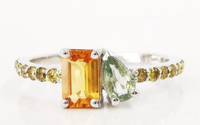 0.80 ct orange & 0.36 ct green sapphire & 0.36 ct vs fancy greenish yellow diamonds designer ring - 14 kt. White gold - Ring Sapphire - Diamonds, AIG Certified No Reserve