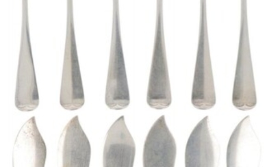 (12) piece set fish cutlery "Haags Lofje" silver.