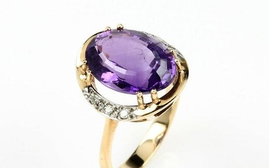 14 kt gold ring with amethyst and diamonds