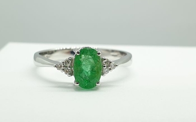 18 kt. White gold - Ring - 0.85 ct Emerald - Diamonds