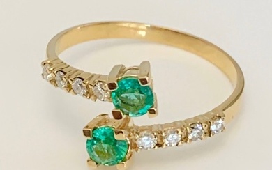 18 kt. Yellow gold - Ring - 0.53 ct Emerald - Diamonds