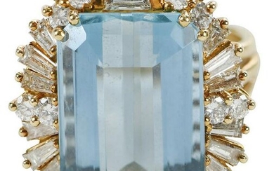 18kt. Aquamarine and Diamond Ring