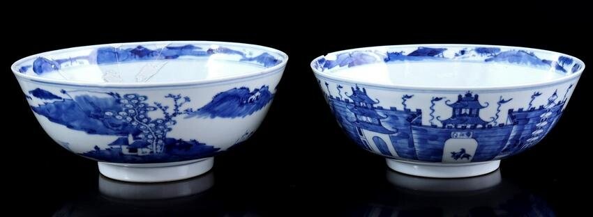 2 porcelain bowls with blue and white decor of a