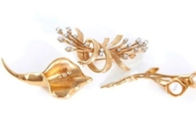 Diamond and pearl brooches (3pcs)