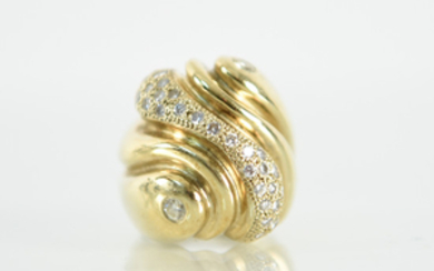 18K GOLD & DIAMOND LADIES COCKTAIL RING