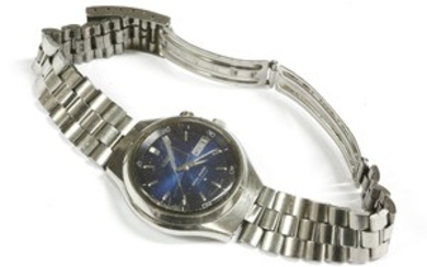 A gentlemen's stainless steel Seiko Bellmatic bracelet watch