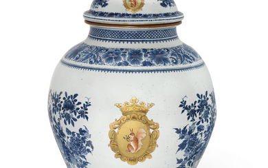 A LARGE BLUE AND WHITE, IRON-RED AND GILT-DECORATED ARMORIAL CISTERN AND COVER, QIANLONG PERIOD (1736-1795)
