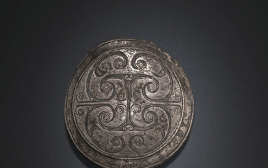 A CIRCULAR SILVER HARNESS FITTING, WARRING STATES PERIOD, 4TH CENTURY BC
