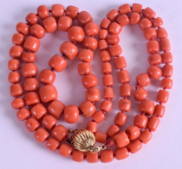 AN 18CT GOLD CHINESE RED CORAL NECKLACE. 64 grams. 27