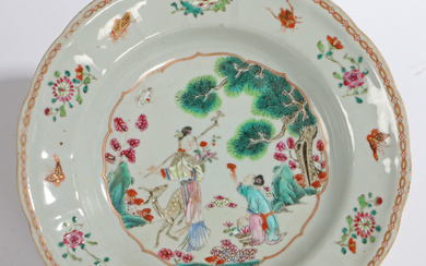 A CHINESE FAMILLE ROSE PORCELAIN DISH.