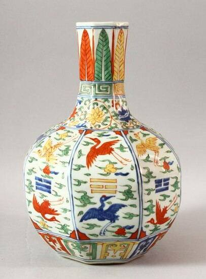 A CHINESE MING STYLE WUCAI VASE, decorated with cranes
