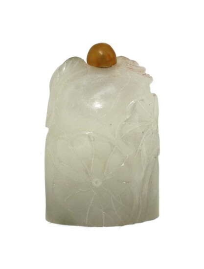A Chinese jade snuff bottle