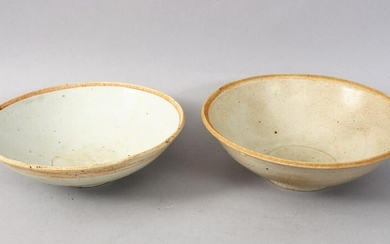A GOOD PAIR OF EARLY CHINESE POTTERY BOWLS, 16cm