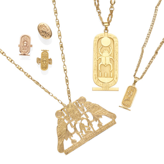 A GROUP OF GOLD JEWELRY