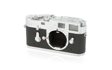 A Leica M2 Rangefinder Body