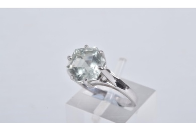 A MODERN 9CT WHITE GOLD BERYL SINGLE STONE RING, set with a ...